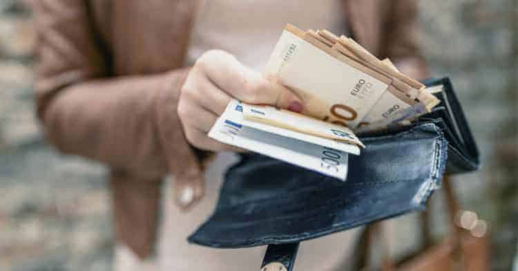 The ECB should not hike interest rates inflation,interest rate,ECB,European Central Bank