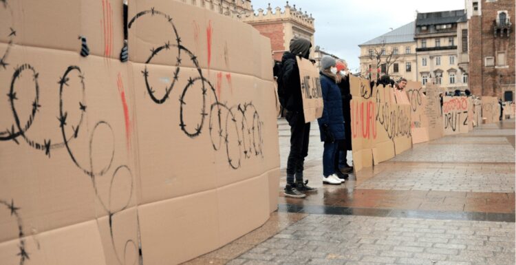 The paradox of Polish migration policy Poland,Belarus,migrants,refugees,border,fence,wall