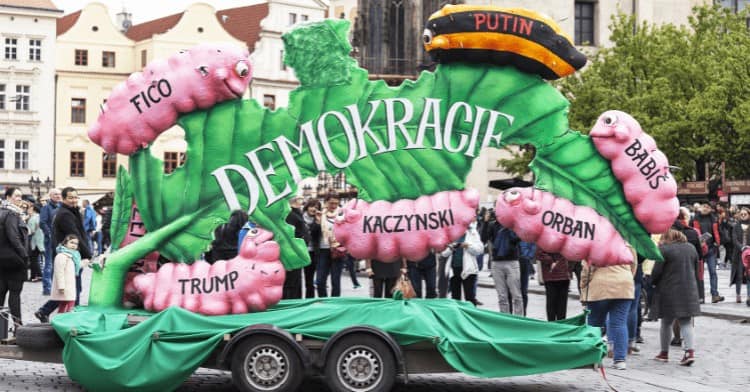democracy,citizens,populists,populism