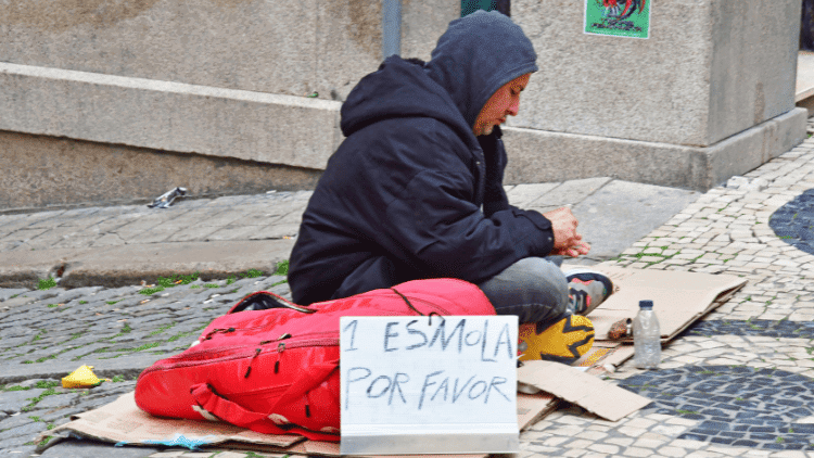 When life gives you lemons, make anti-poverty strategies poverty,Porto,Social Forum
