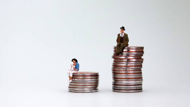 Pay transparency: closing the gender pay gap gender pay gap,women,transparency,comparator