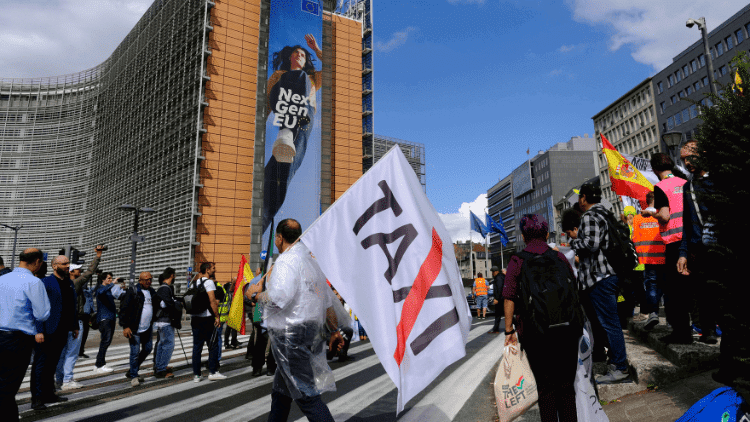 Platform-work directive: the clock is ticking uber taxis protest