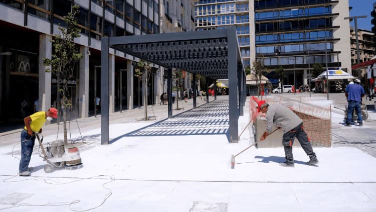 Construction workers in extreme heat in Athens