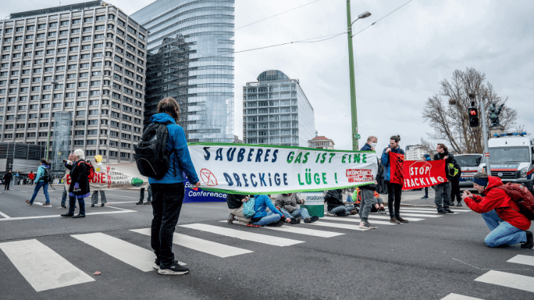 No gala for gas: annual jamboree postponed Protestiers outside gas industry conference in Vienna 2023