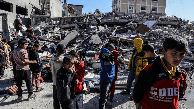 Gaza: UN humanitarian intervention needed Destruction left by Israeli air strike on Khan Yunis