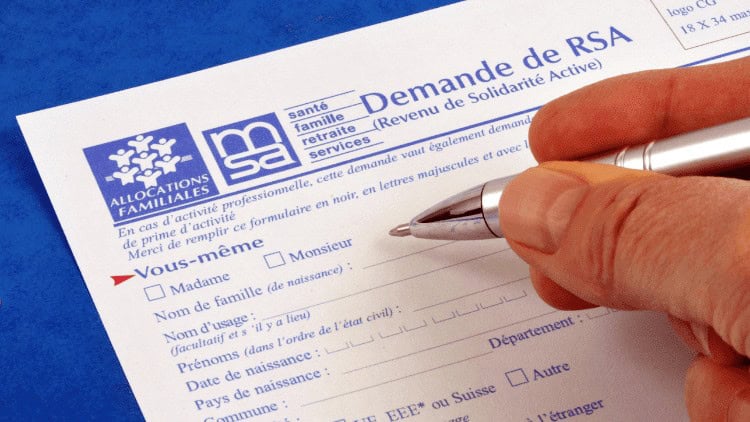 application form for French minimum-income scheme