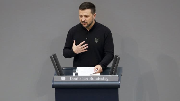 Man reading speech from podium carrying words Deutscher Bundestag