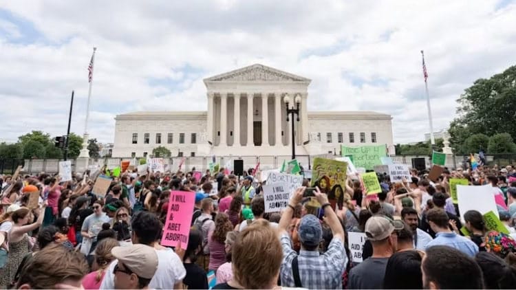 Kamala Harris: top choice to replace Biden Protesters with placards outside Supreme Court in Washington