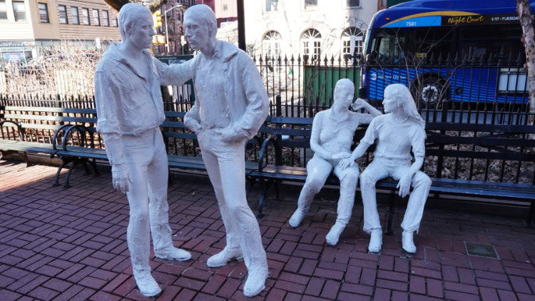 Ostrich politics and its alternatives Sculptures of a gay and a lesbian couple
